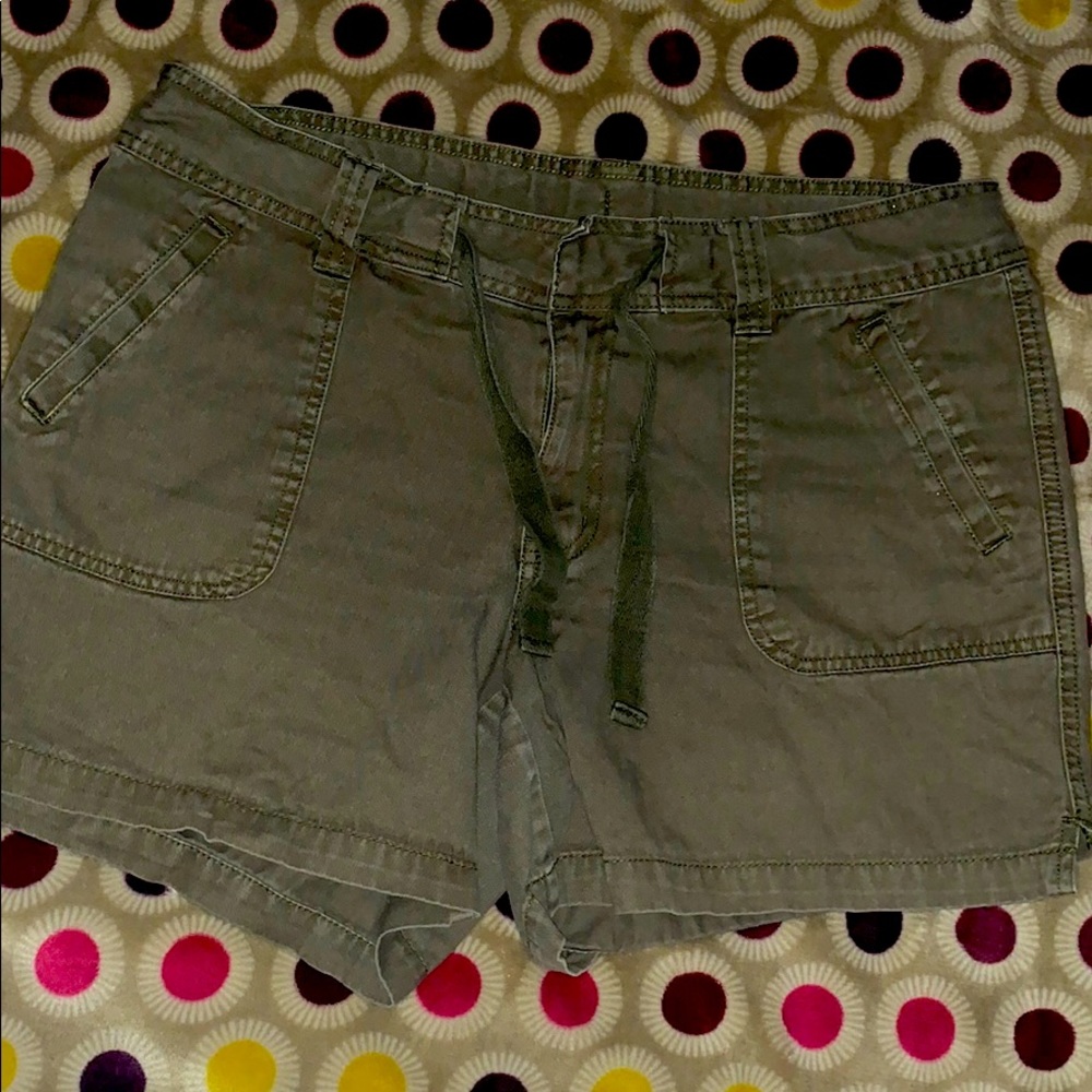 Magellan Dark Green Shorts size 14